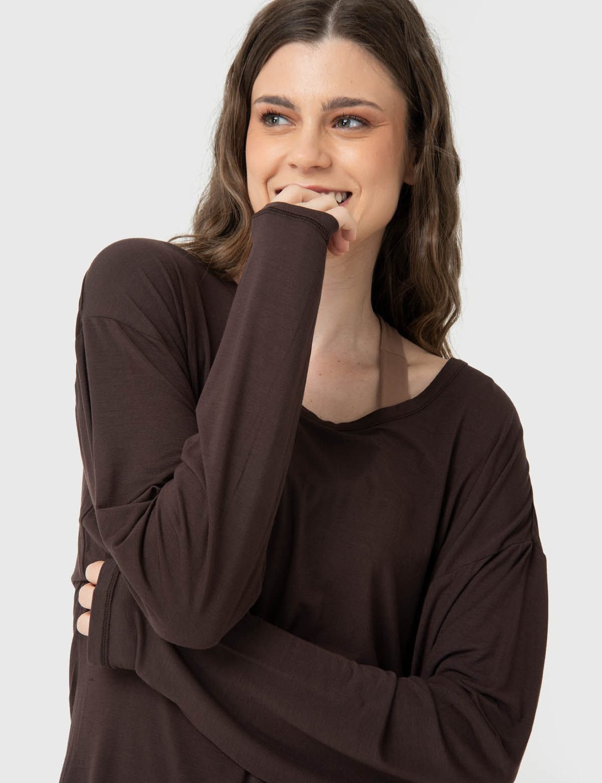 Polera Mujer Twist-Back Café Bsoul