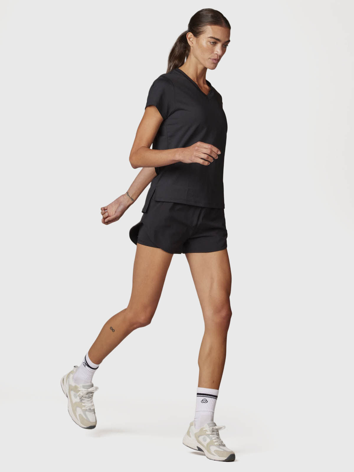 Polera Mujer V Neck Aloe Negra Bsoul