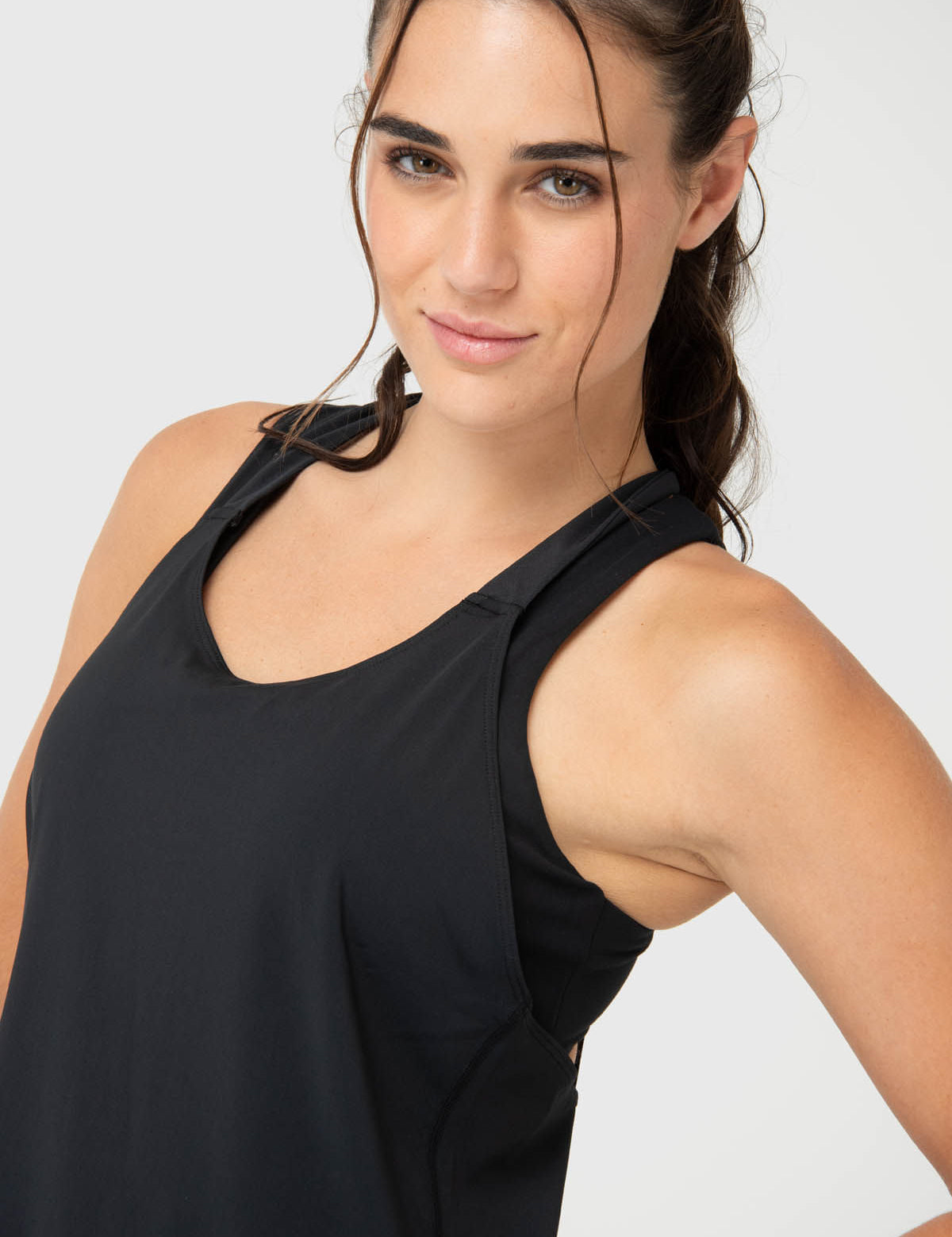 Polera Mujer Training Tank Aloe Negra Bsoul