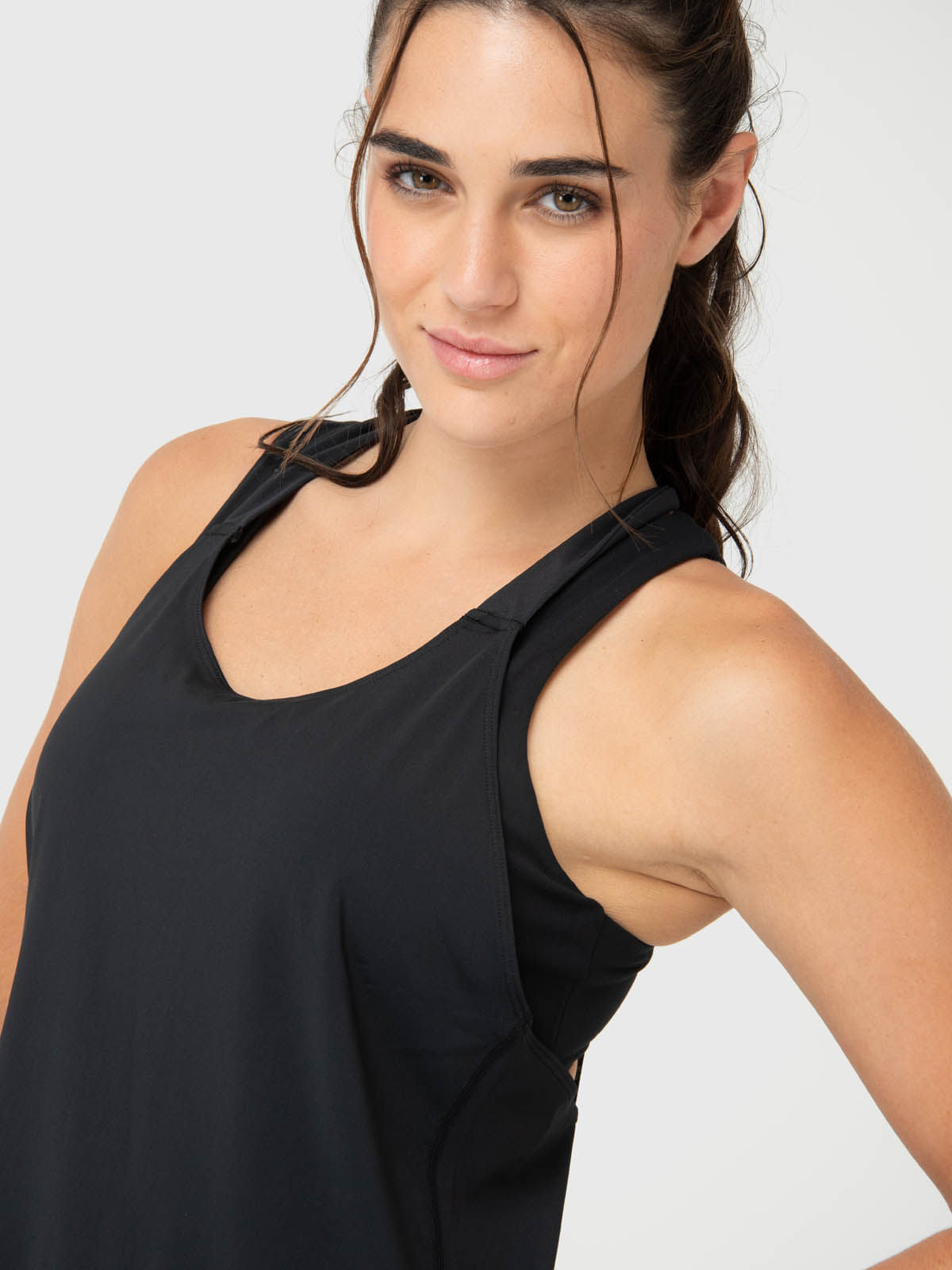 Polera Mujer Training Tank Aloe Negra Bsoul